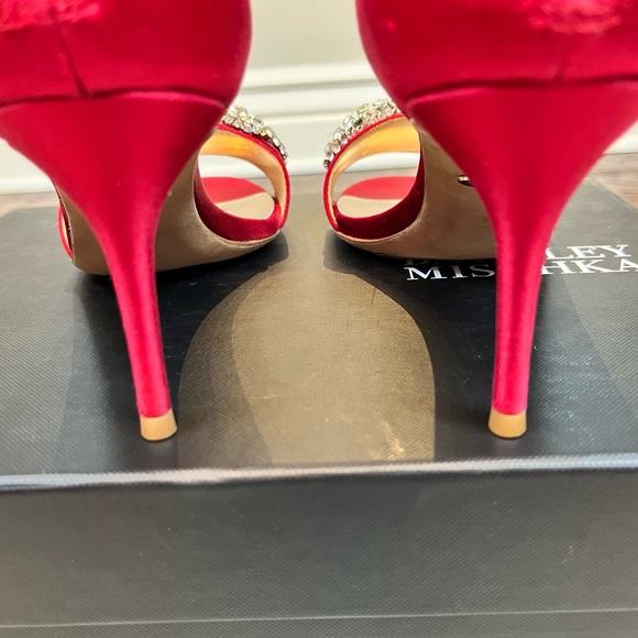 Badgley Mischka Red Satin Rhinestone Ankle Strap Heels 7M - Picture 4 of 9